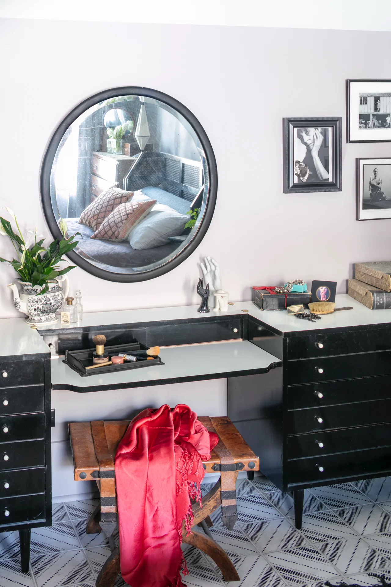 bedroom interior america of martinsville vanity dresser black and white lacquer round mirror black and white photography pink silk throw